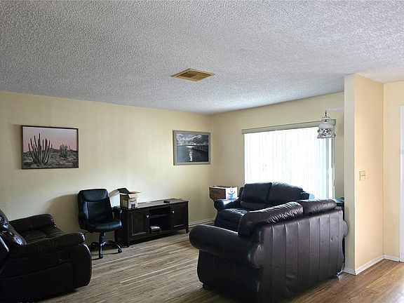 3rd image of 10641 Timber Ln