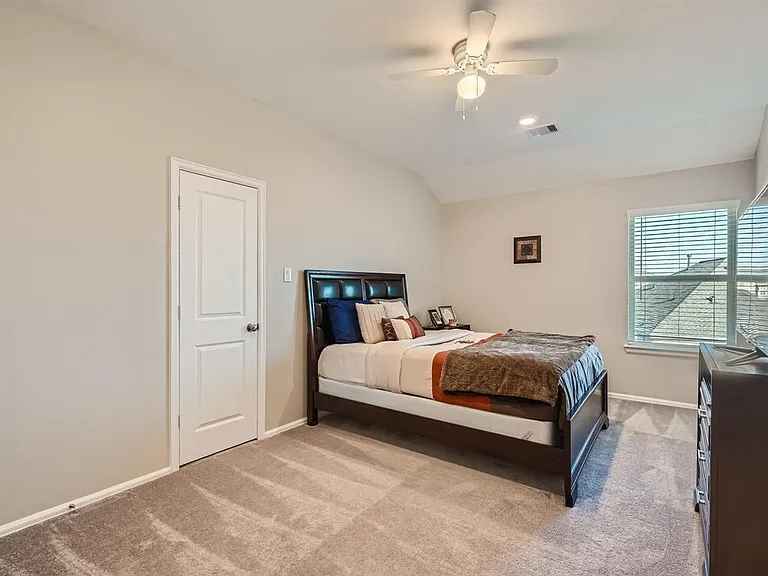 3735 Lion Creek Ct — Photo 24