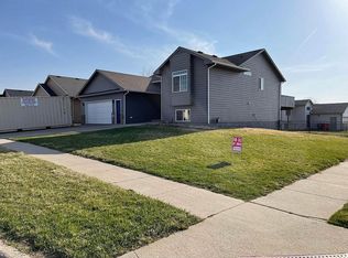5913 N Sand Ave, Sioux Falls, SD 57104