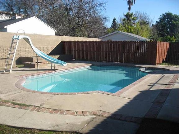 Pool with one Unit