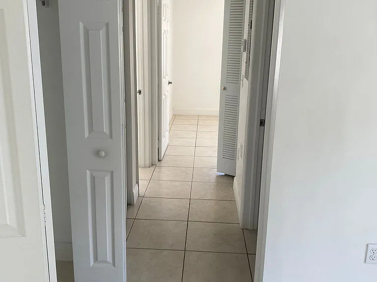 2413 W 78th St #204 — Photo 18