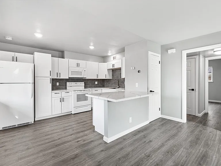 1570 Lander St — Photo 2