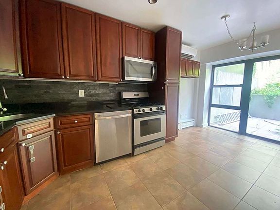 3rd image of 313 E 93rd St APT 1C