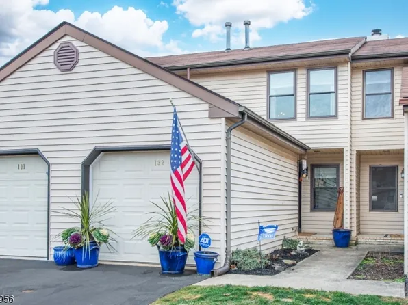 132 Locust Ct, Raritan Twp., NJ 08822