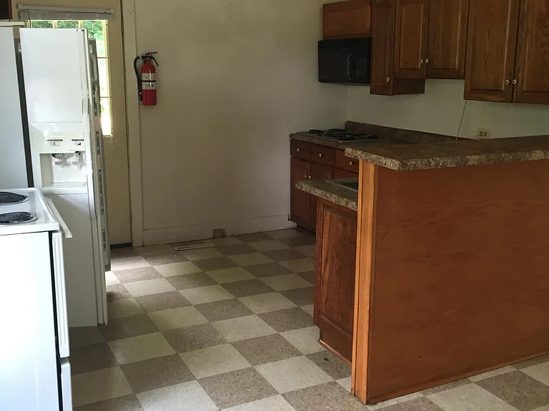470 Ferry St — Photo 6