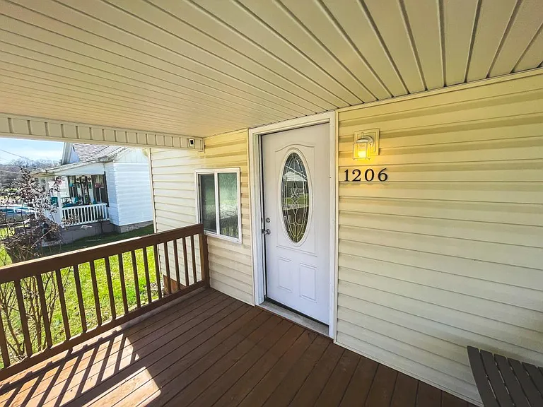 1206 Golf St — Photo 3