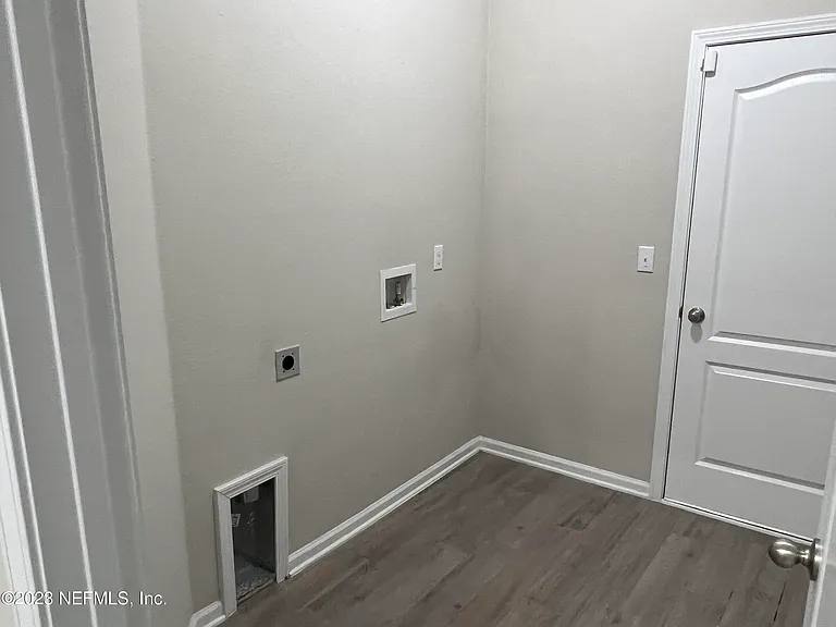 574 Northside Dr S — Photo 21