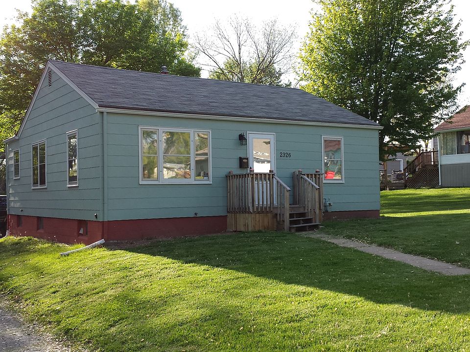 1st image of 2326 S Claremont Ave