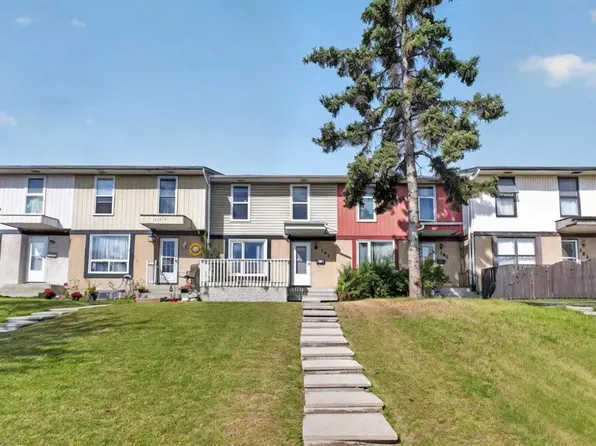 207 E Penworth Dr SE, Calgary, AB T2A 5E2
