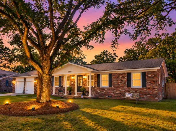 1104 Belvedere Dr, Hanahan, SC 29410