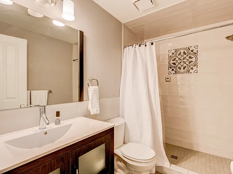 2105 S Fillmore St — Photo 10