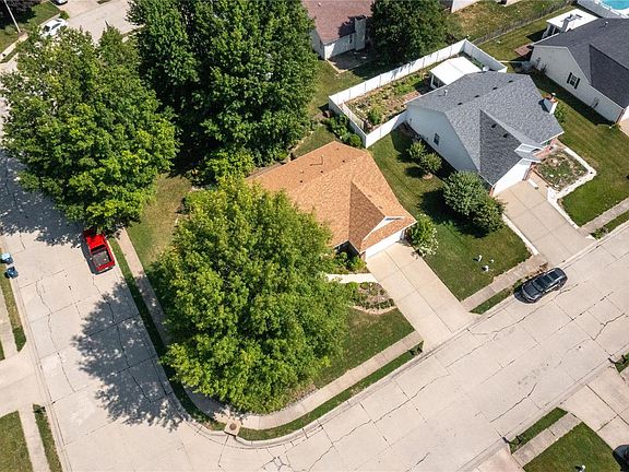 4th image of 12 Huntington Place Dr
