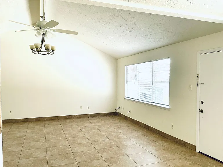 16719 Maplemont Dr — Photo 7