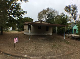 1001 W 8th St, Cameron, TX 76520