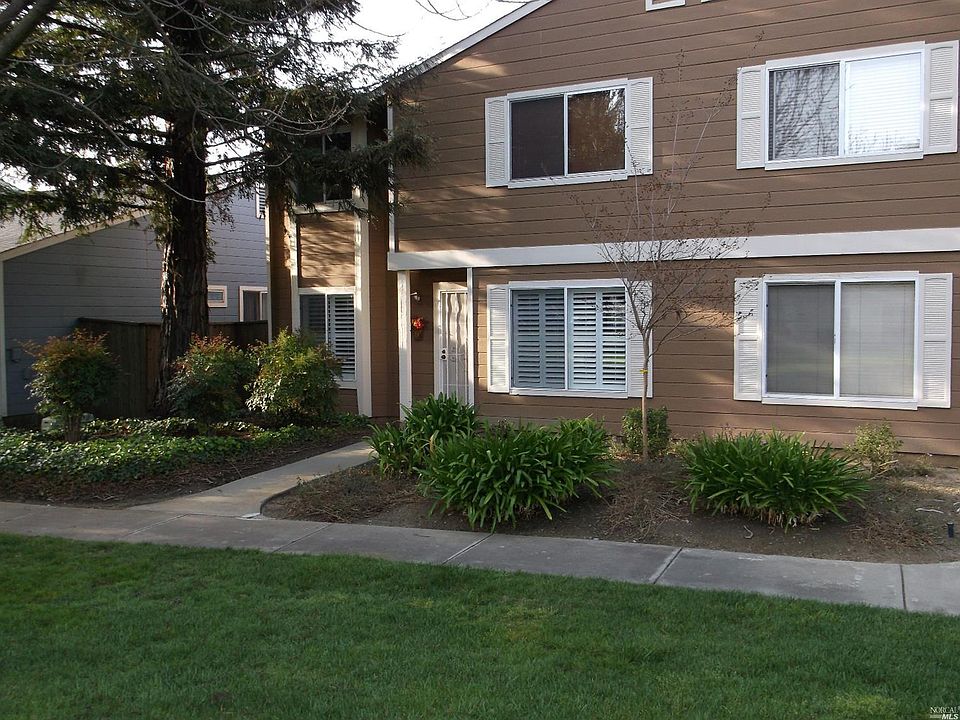1st image of 132 Village Ct