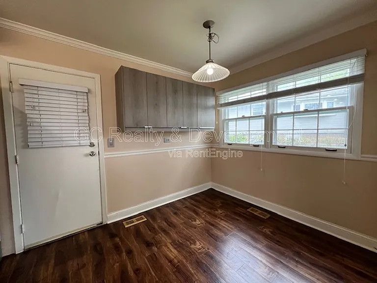 1540 Edgefield Ln — Photo 12