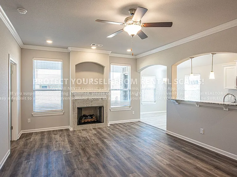 4476 W Newton Ave — Photo 2