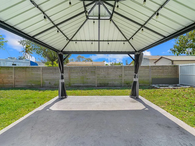 2130 Wiley Ct — Photo 15