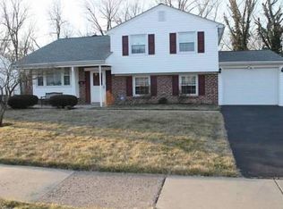 952 Log College Dr, Warminster, PA 18974