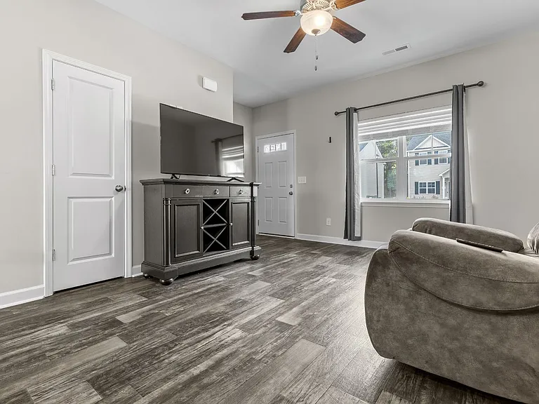 3 Jaydn Dr W — Photo 4