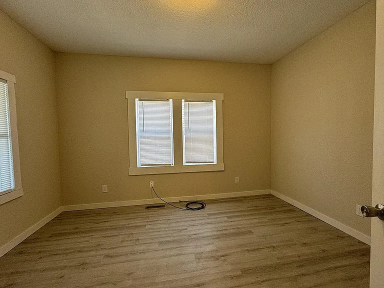 1132 W Division St #A — Photo 15