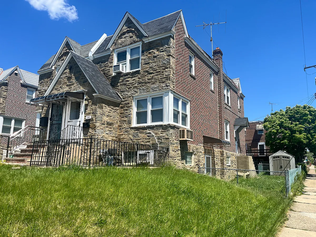 Building Photo - 1243 Knorr St