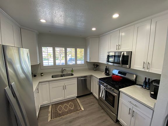 2nd image of 1895 Larkspur St