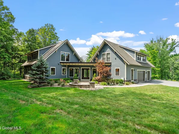 24 Kingsbridge Court, Ballston Lake, NY 12019
