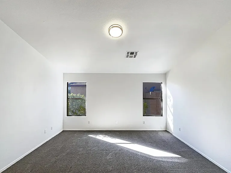 1708 E Francisco Dr — Photo 6