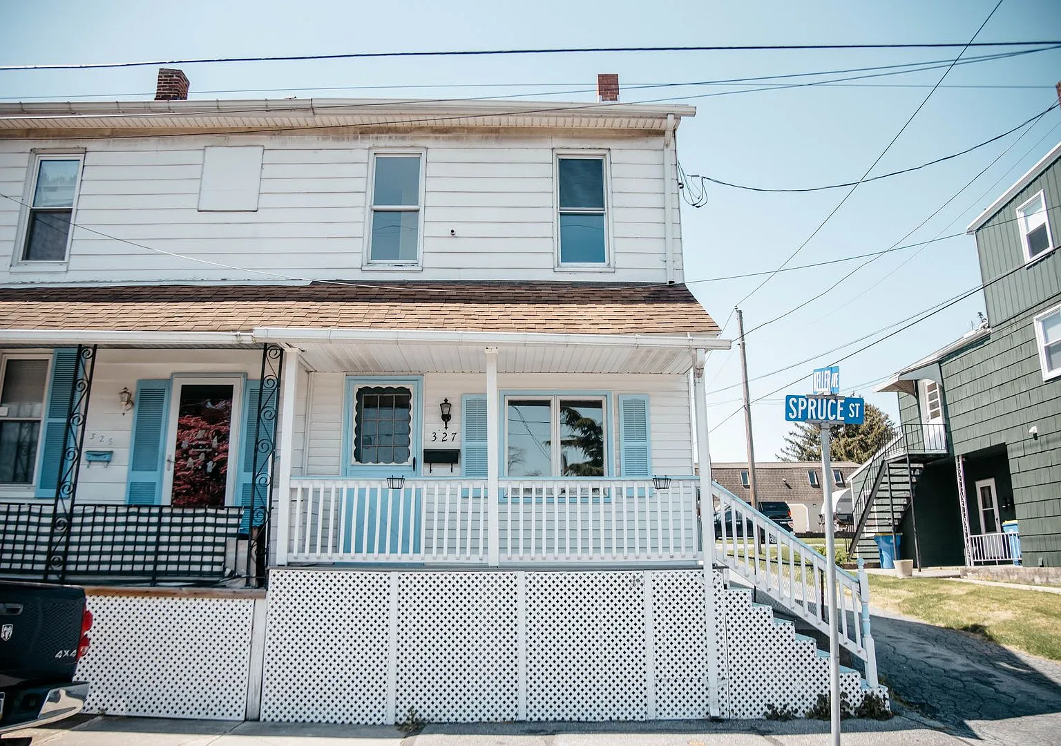 327 Spruce St — Photo 1