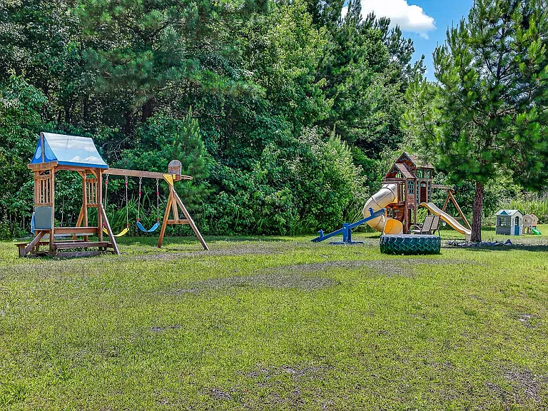 221 Robert Alan Dr — Photo 32