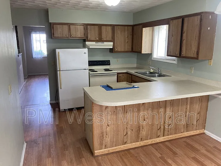 214 Grand Manor Dr — Photo 3