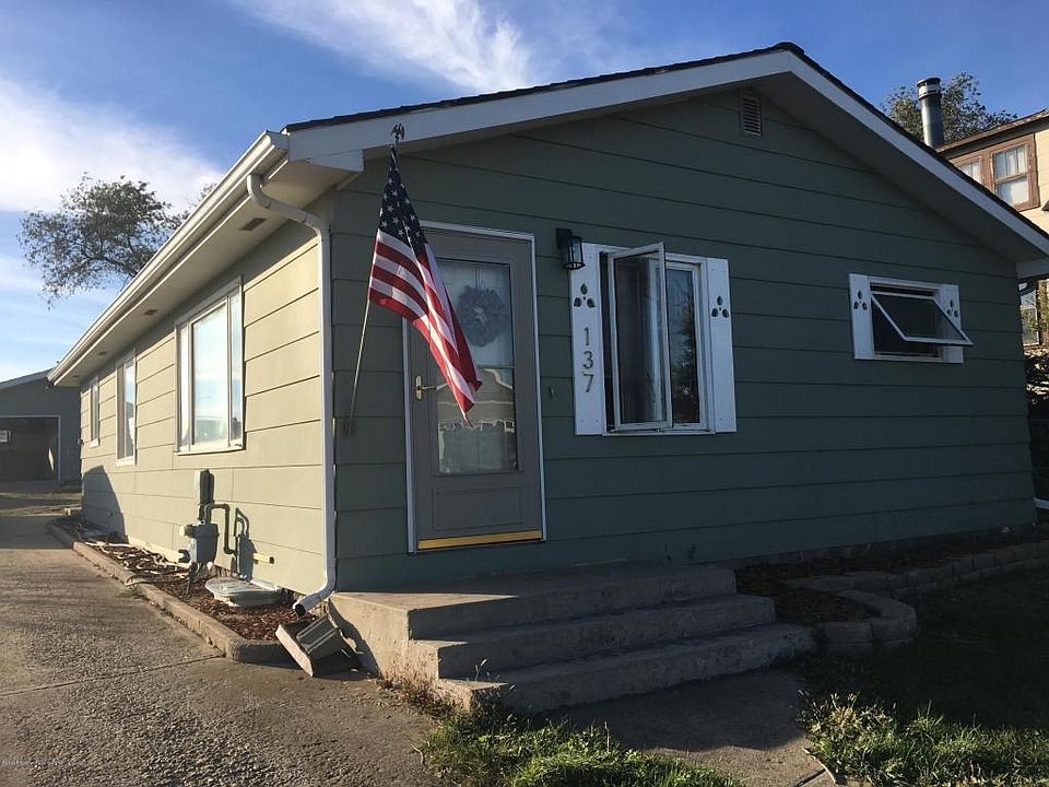 1st image of 137 2nd St SW