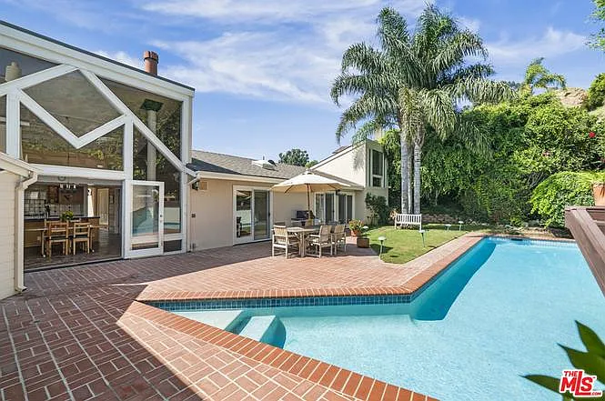 20521 Roca Chica Dr — Photo 26