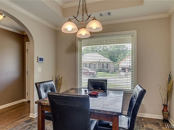 4th image of 4702 Easton Dr