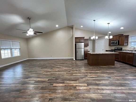 4th image of 101 Breeze Dr