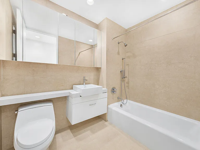 301 E 61st St #3B — Photo 6