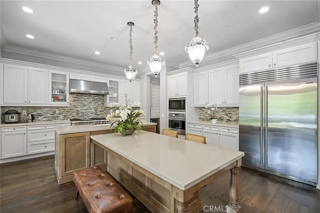 4 bed, 4.5 bath, 3635 sqft, $8,500 — Photo 3