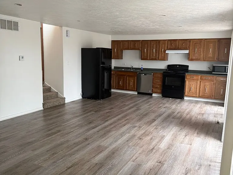 661 W Lakeshore Dr — Photo 8
