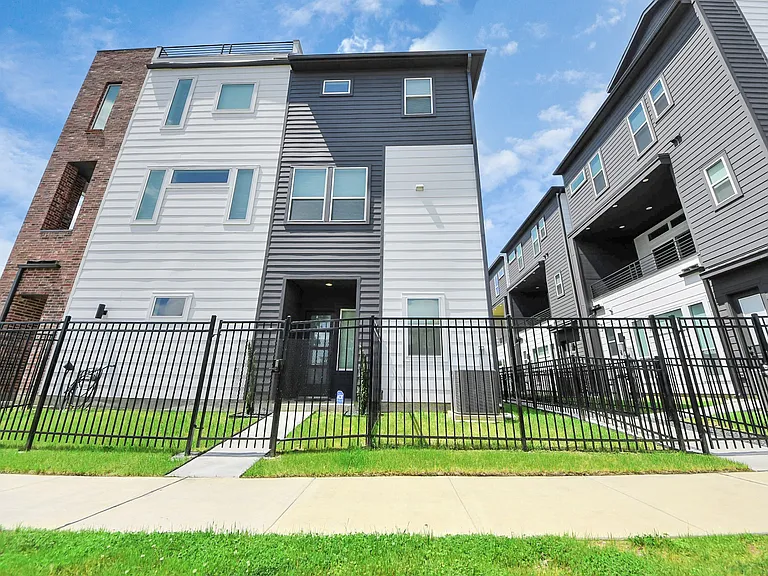1102 Palmer St — Photo 11