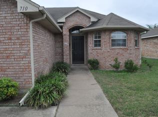 710 Stanford Dr, Waxahachie, TX 75165