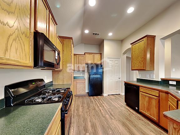3rd image of 1031 Hollow Creek Dr