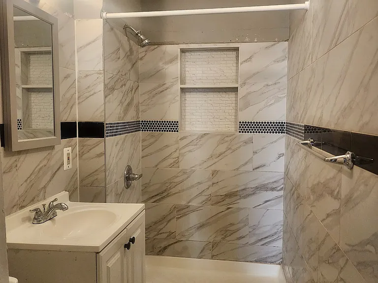 25 Laurel St #1 — Photo 11