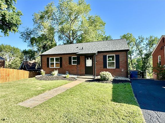 2nd image of 2933 Buena Vista Ave