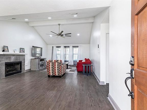 As soon as you walk through the front door, you'll see that the home has been beautifully updated with a neutral color palette!