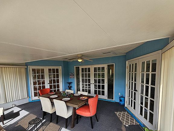 Large screened in Fl room