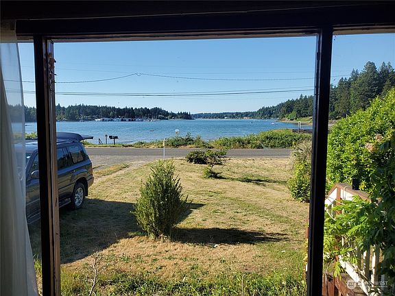 2nd image of 3321 NE Phinney Bay Drive