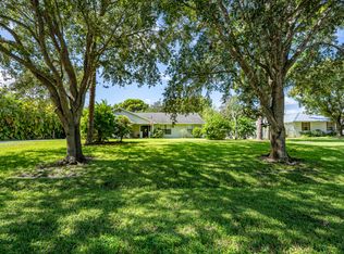 960 NE Juniper Pl, Jensen Beach, FL 34957