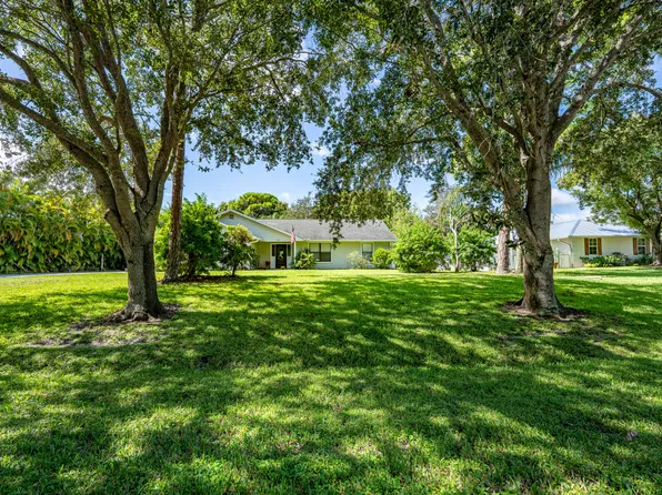 960 NE Juniper Place NE, Jensen Beach, FL 34957