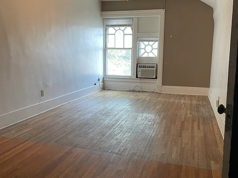 821 Goodhue Blvd #9 — Photo 4